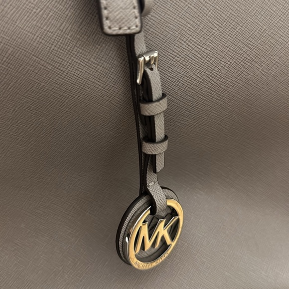 Micheal Kors Large Tote w original dust bag - Picture 4 of 11